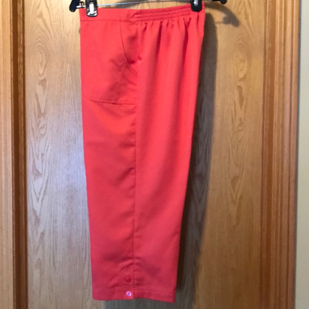 Alfred Dunner size 12 x 21” pull on elastic waist bright coral Capri pants EUC